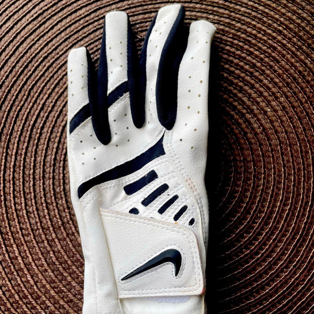 Nike Kids Golf Glove brand new. Thought it was adult size